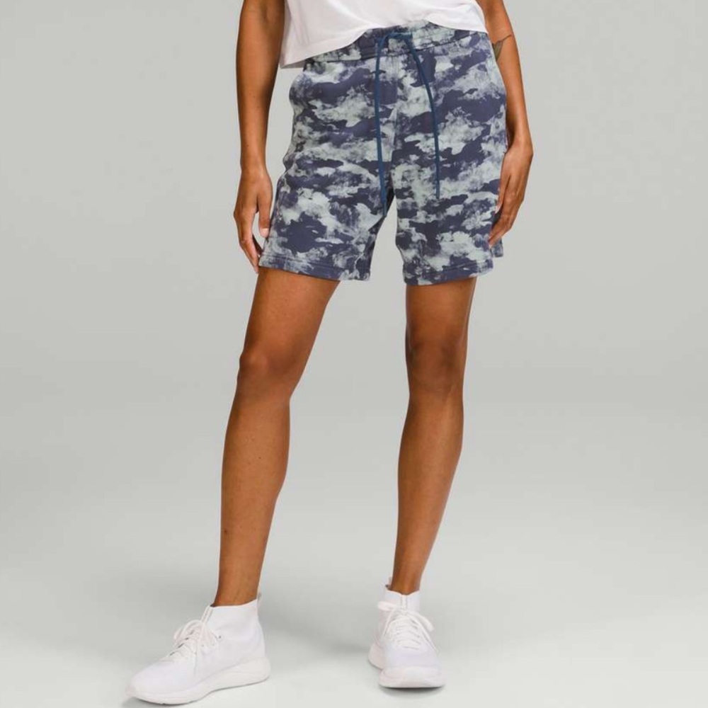 Lululemon Loungeful HR Short 7” in heritage camo washed blue